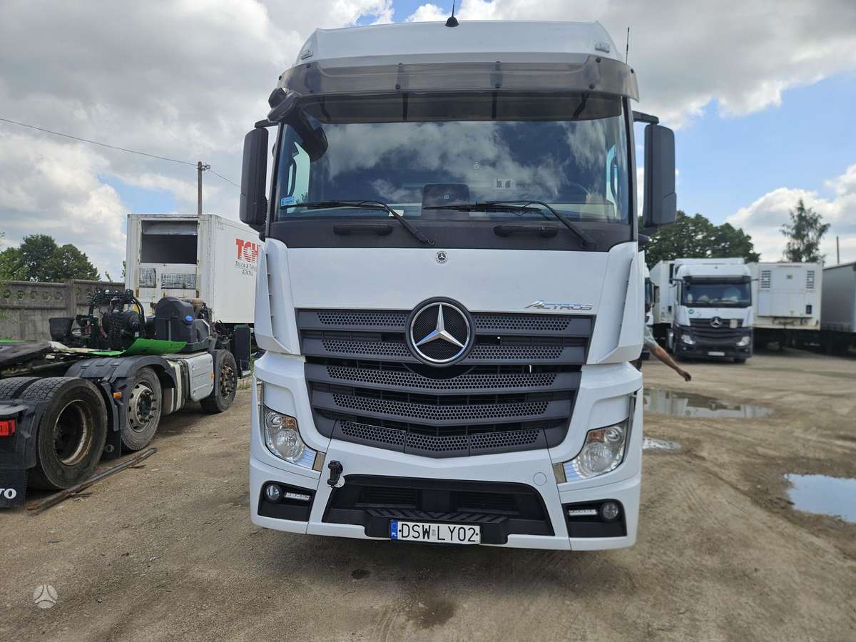 Mercedes-Benz ACTROS 1851  MOTOR DEFECT, double sleeper