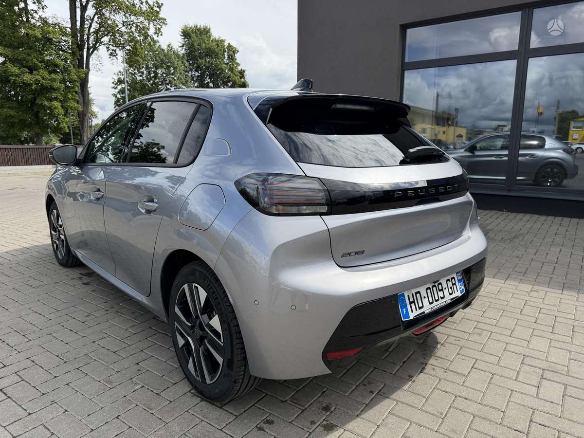 Peugeot 208 - 10