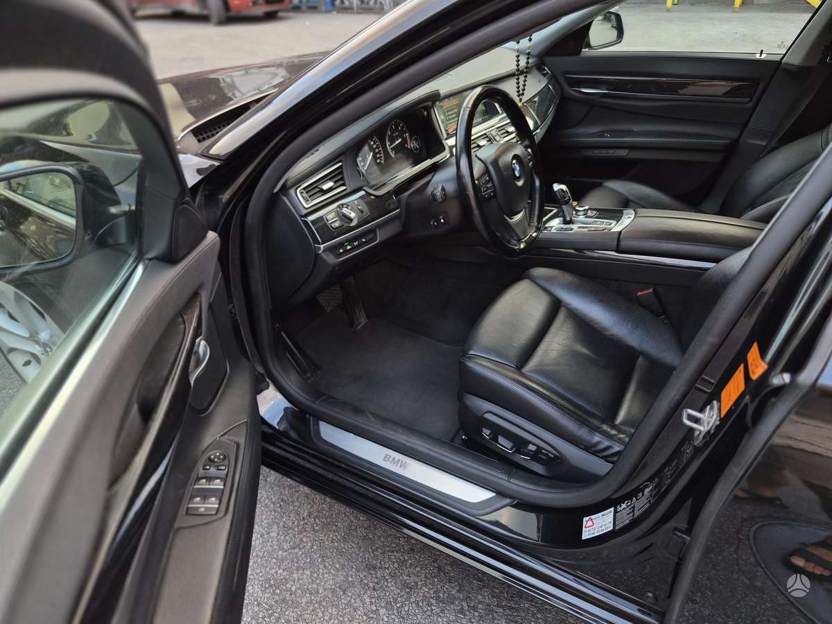 BMW 730, 3.0 l., Седан