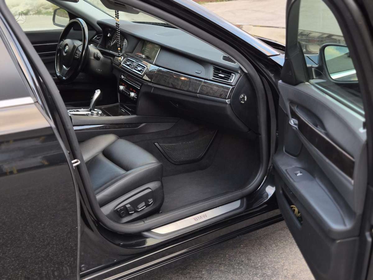 BMW 730, 3.0 l., Седан