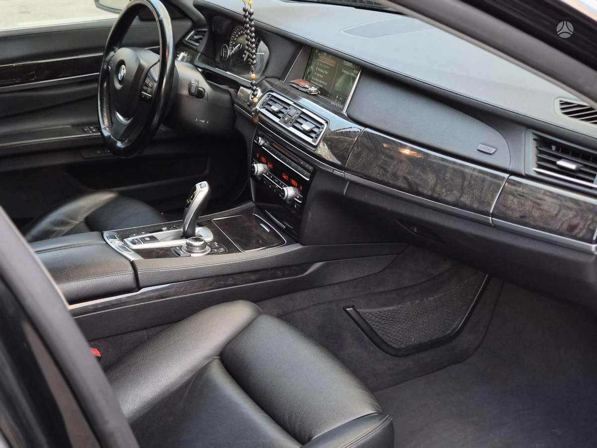 BMW 730, 3.0 l., Седан