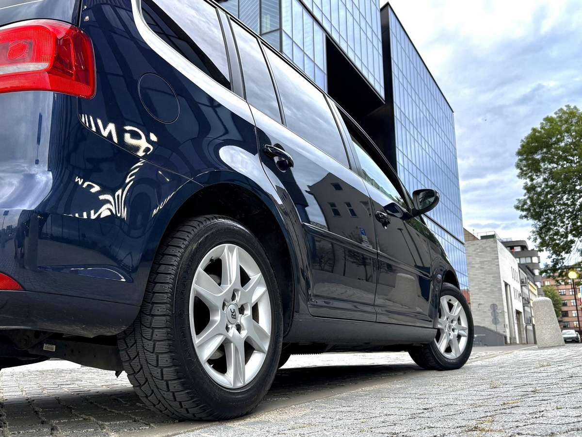 Volkswagen Touran - 11