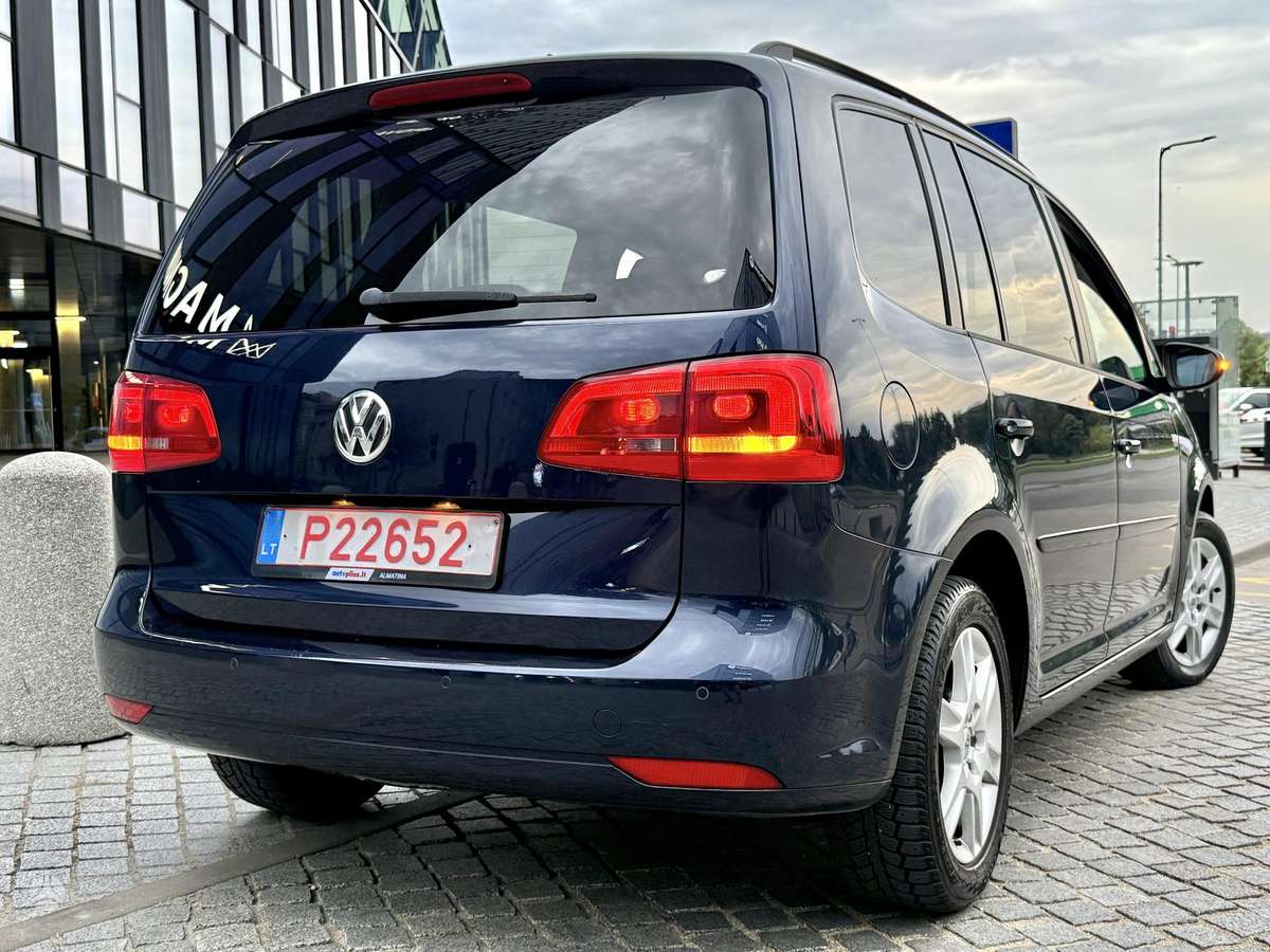 Volkswagen Touran - 10