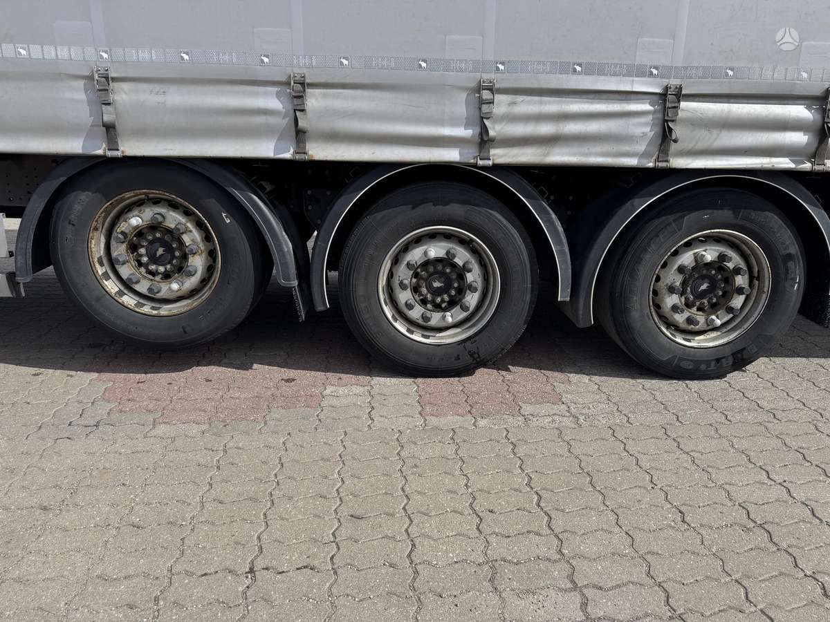 Schmitz SCS 24L, užuolaidinės / tentinės