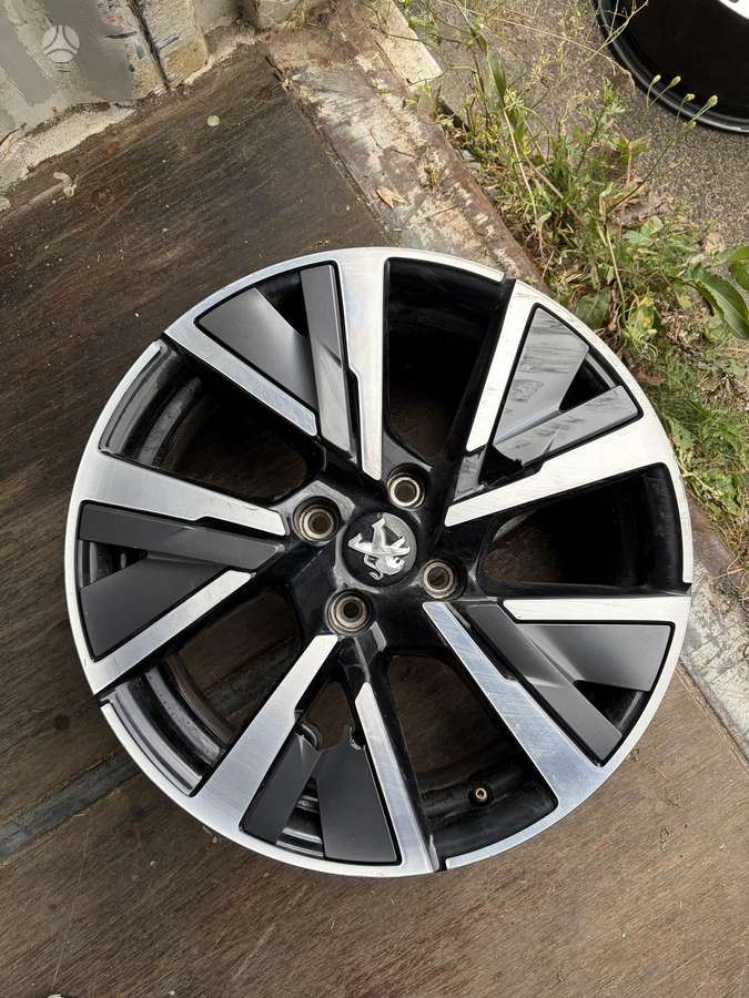 Peugeot 208, light alloy, R17