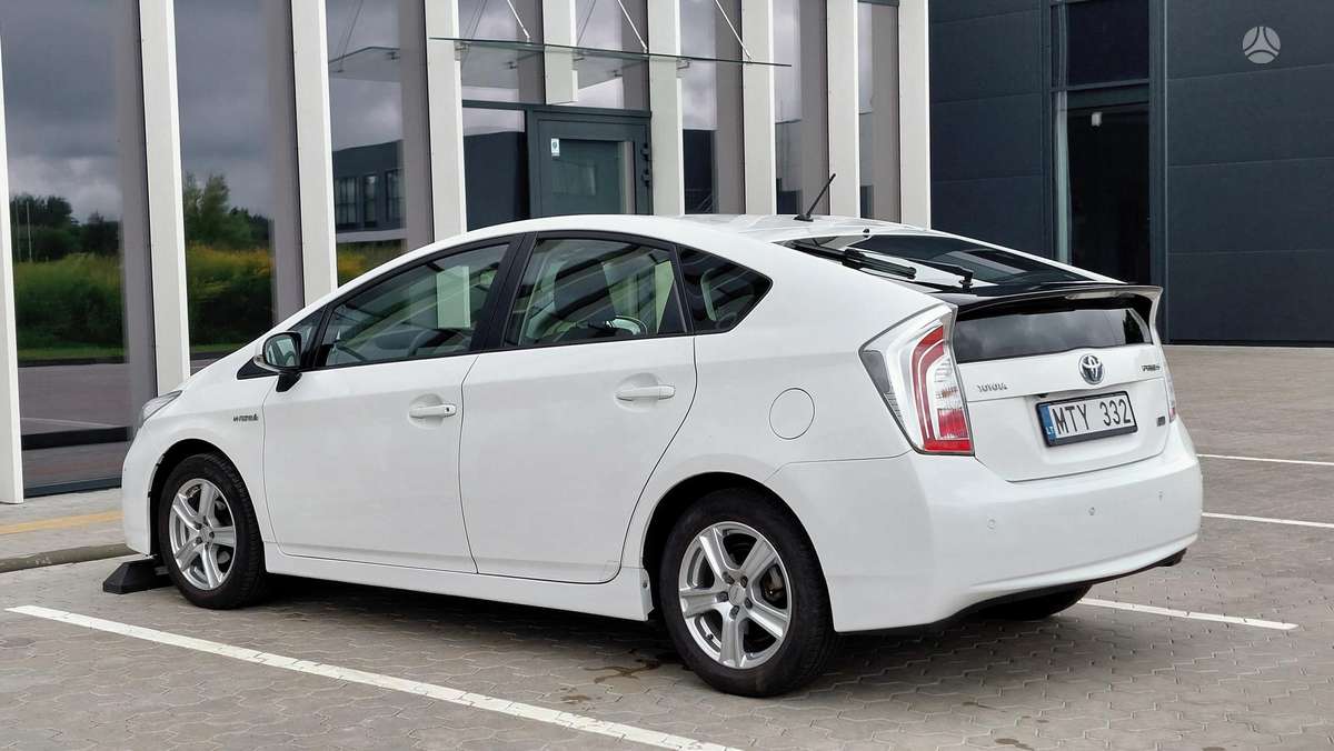 Toyota Prius - 12
