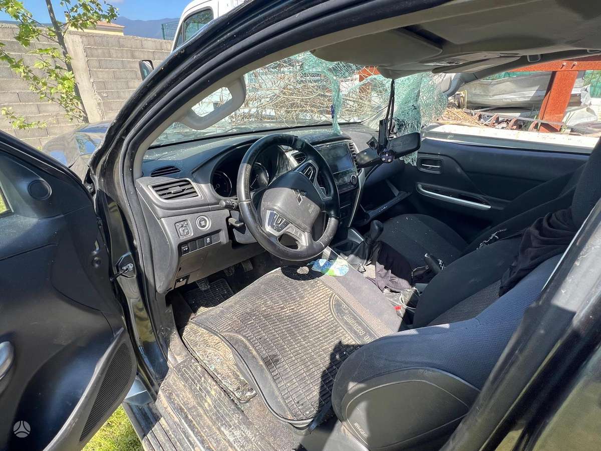 Mitsubishi L200 dalimis