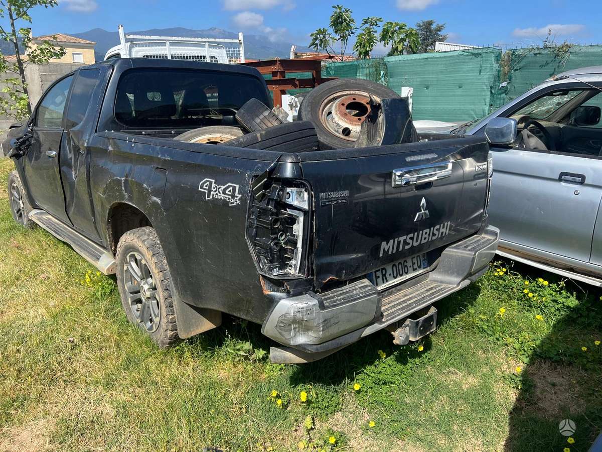 Mitsubishi L200 dalimis