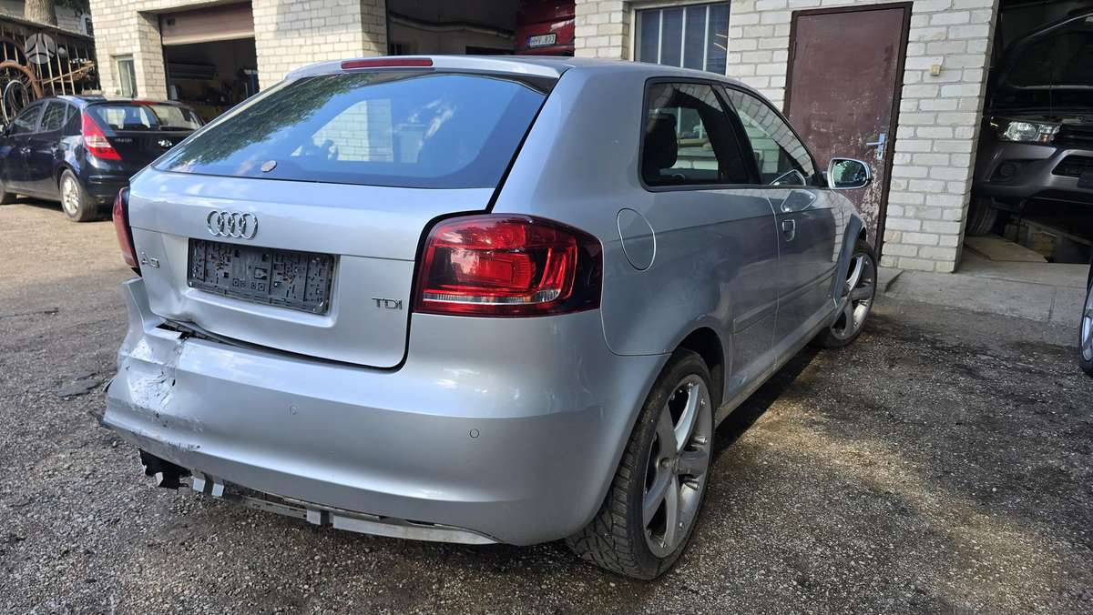 Audi A3, 1.6 l., hatchback