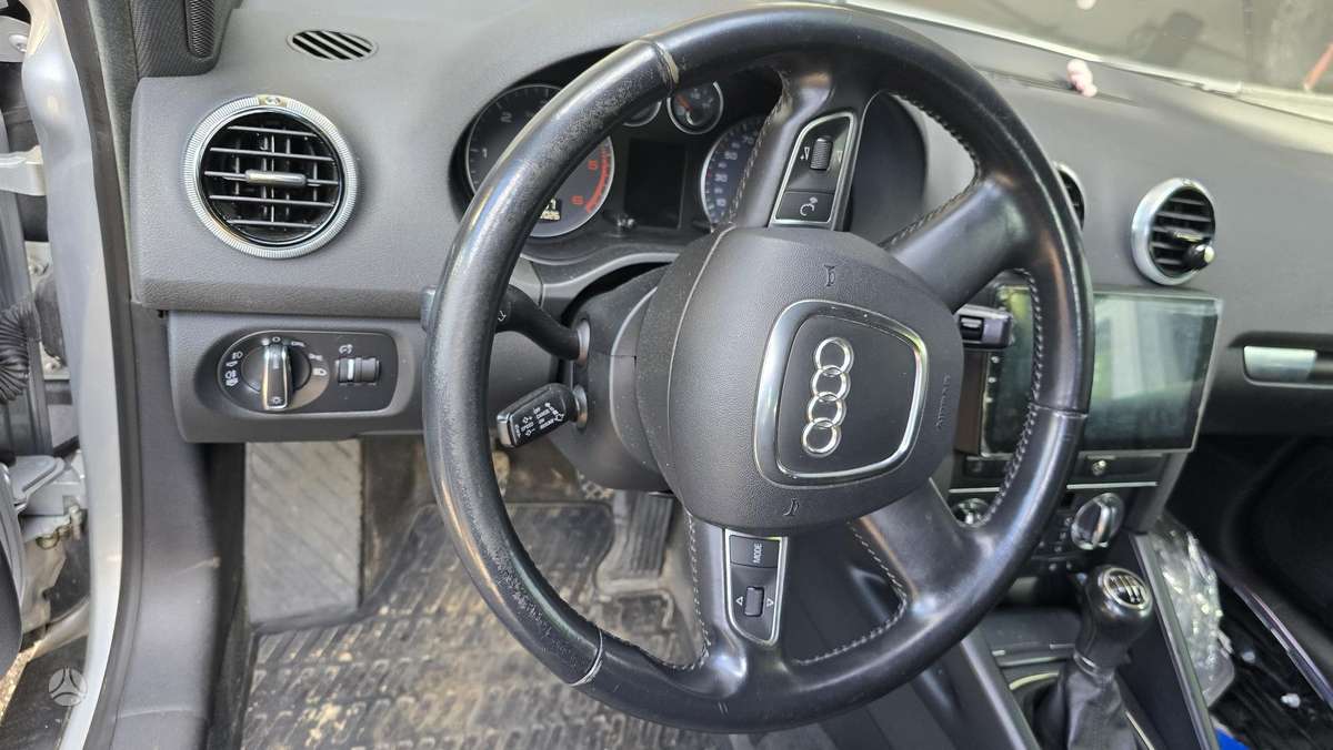 Audi A3, 1.6 l., hatchback
