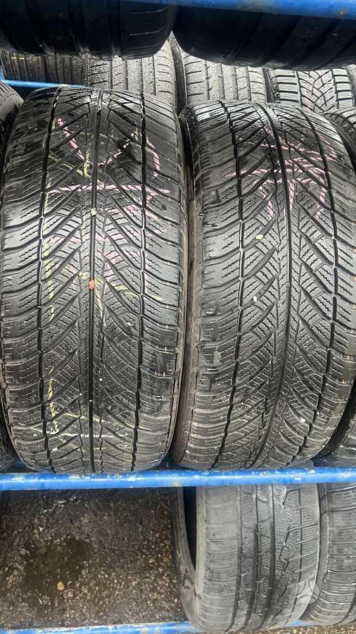 Goodyear Ultragrip 8 Performance, зимние 245/45 R18