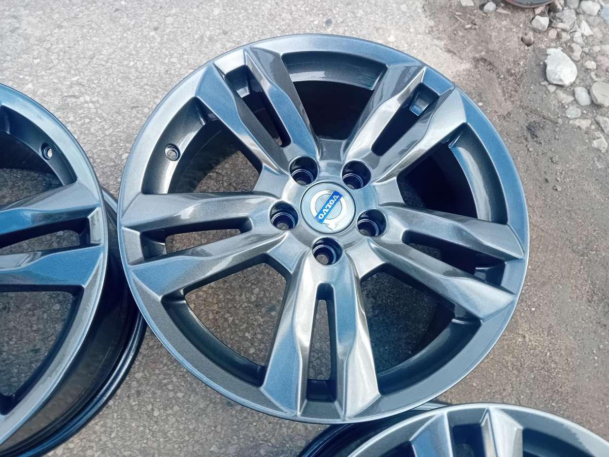 Volvo, lengvojo lydinio, R17
