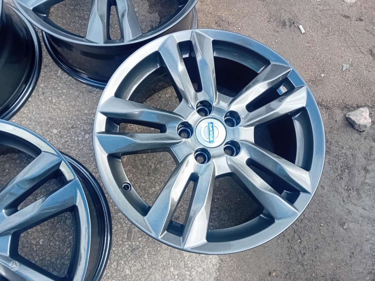 Volvo, lengvojo lydinio, R17