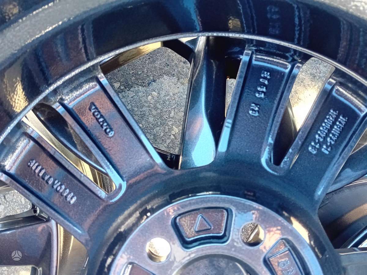 Volvo, lengvojo lydinio, R17