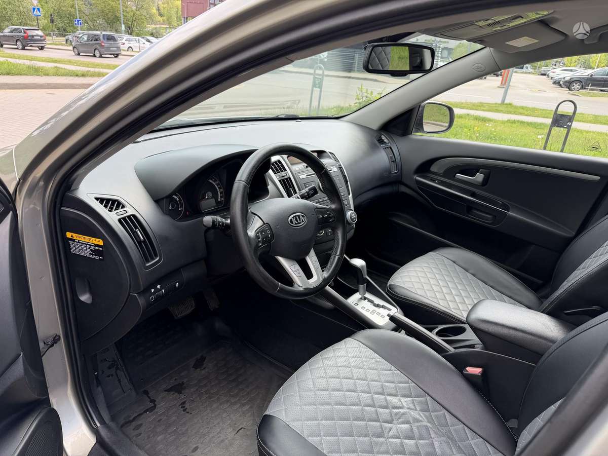 Kia Ceed, 1.6 l., Хэтчбек