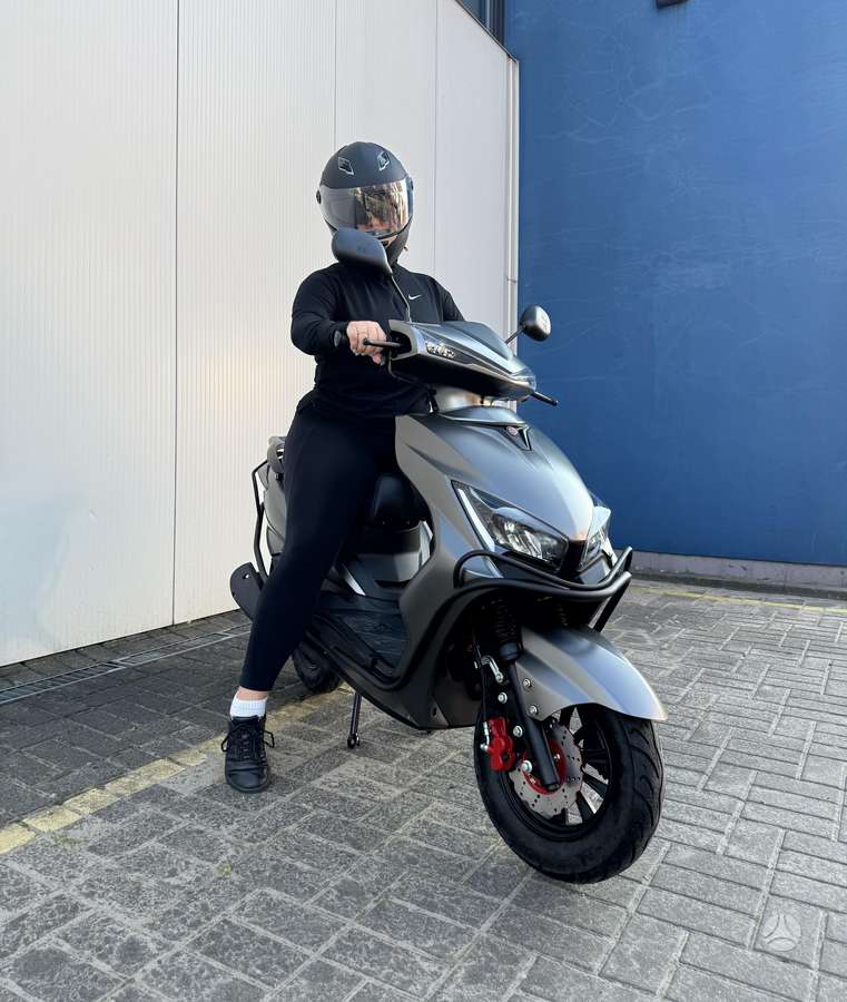Yamaha Cygnus 49cc, scooters / mopeds