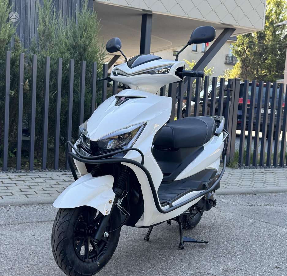 Yamaha Cygnus 49cc, scooters / mopeds