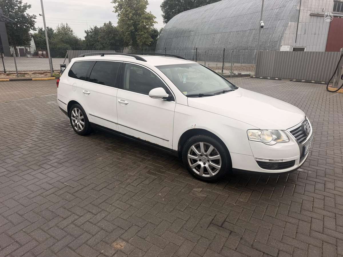 Volkswagen Passat - 1