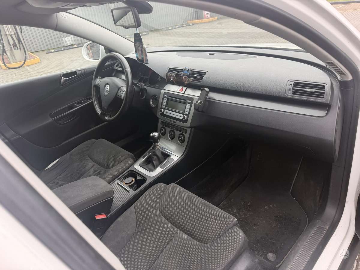 Volkswagen Passat - 11