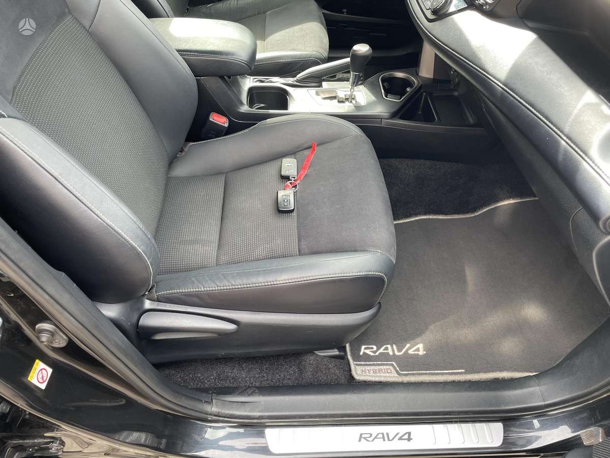 Toyota RAV4 - 6