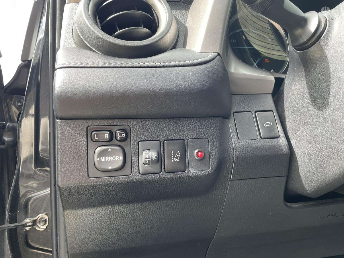 Toyota RAV4 - 8