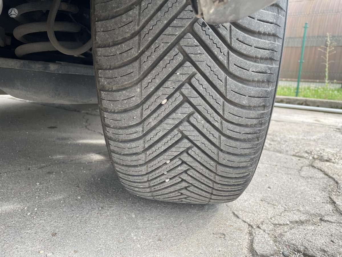 Toyota RAV4 - 10