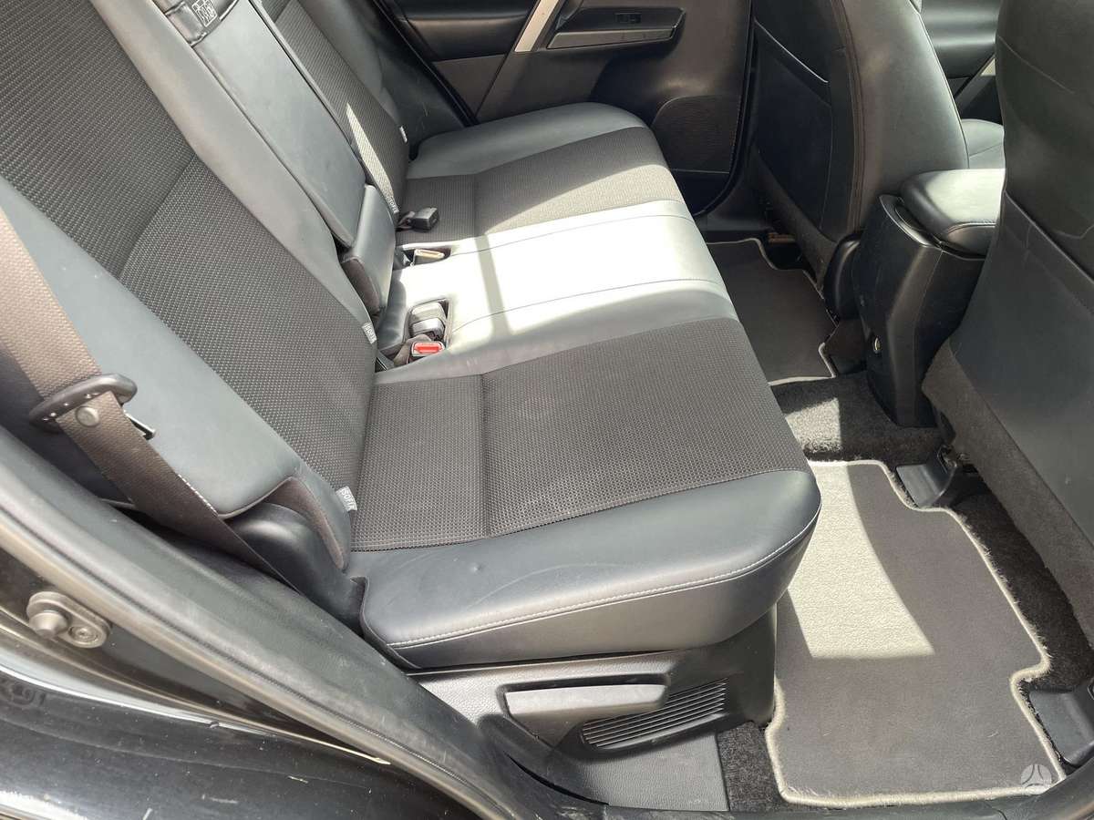Toyota RAV4 - 11