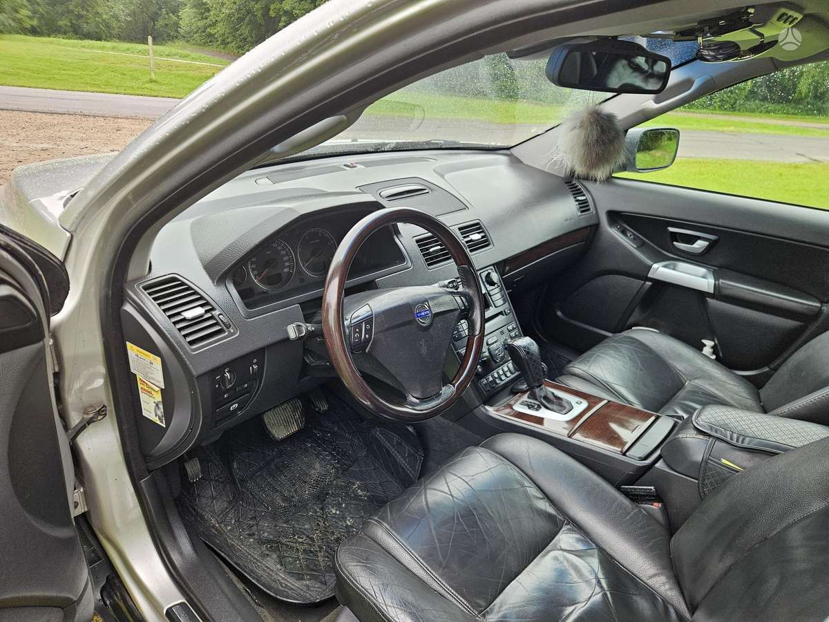 Volvo XC90 - 11