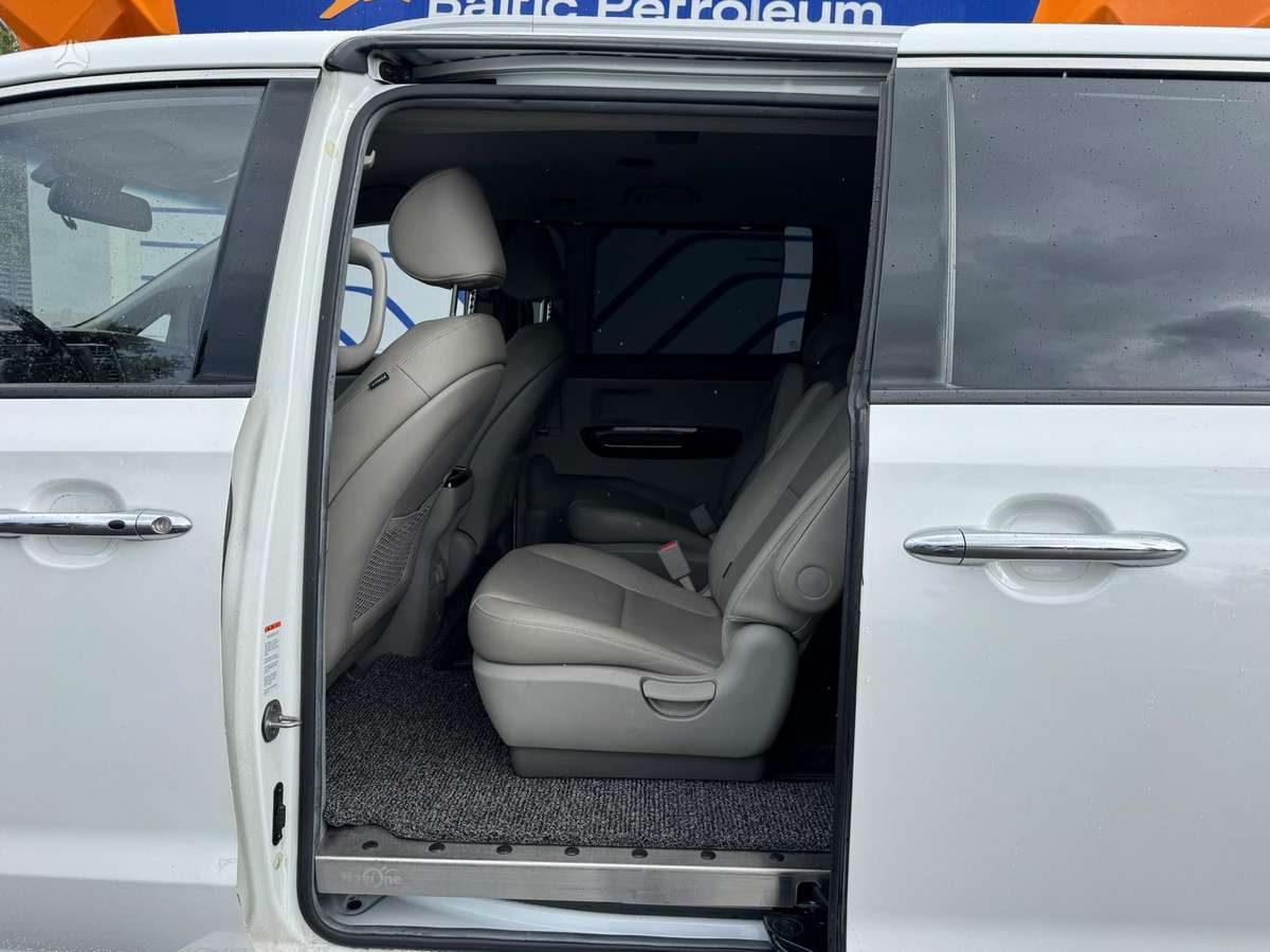 Kia Carnival, 2.2 l., Минивэн