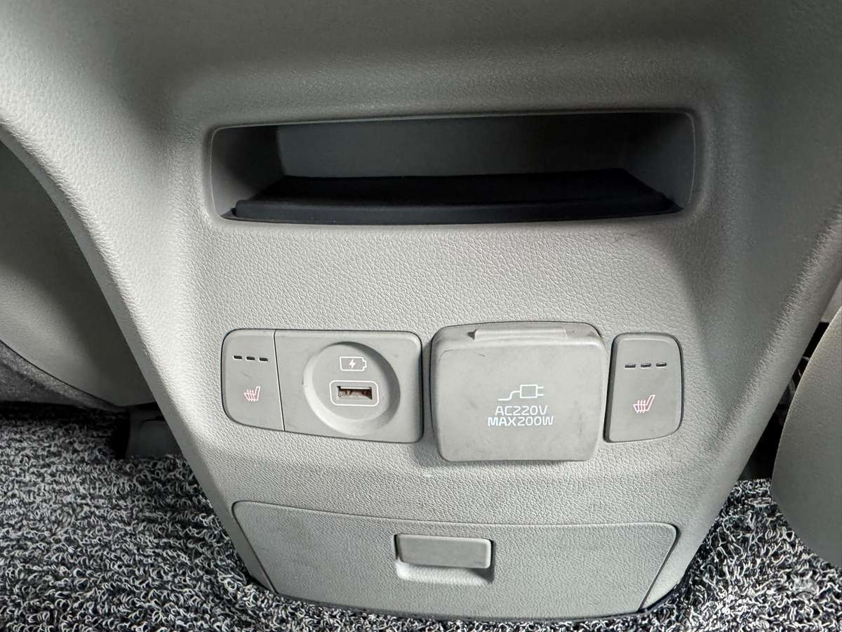 Kia Carnival, 2.2 l., Минивэн