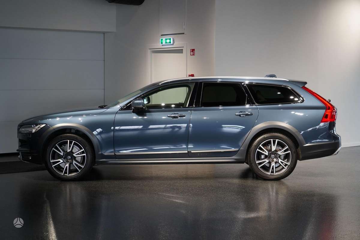 Volvo V90 Cross Country - 2