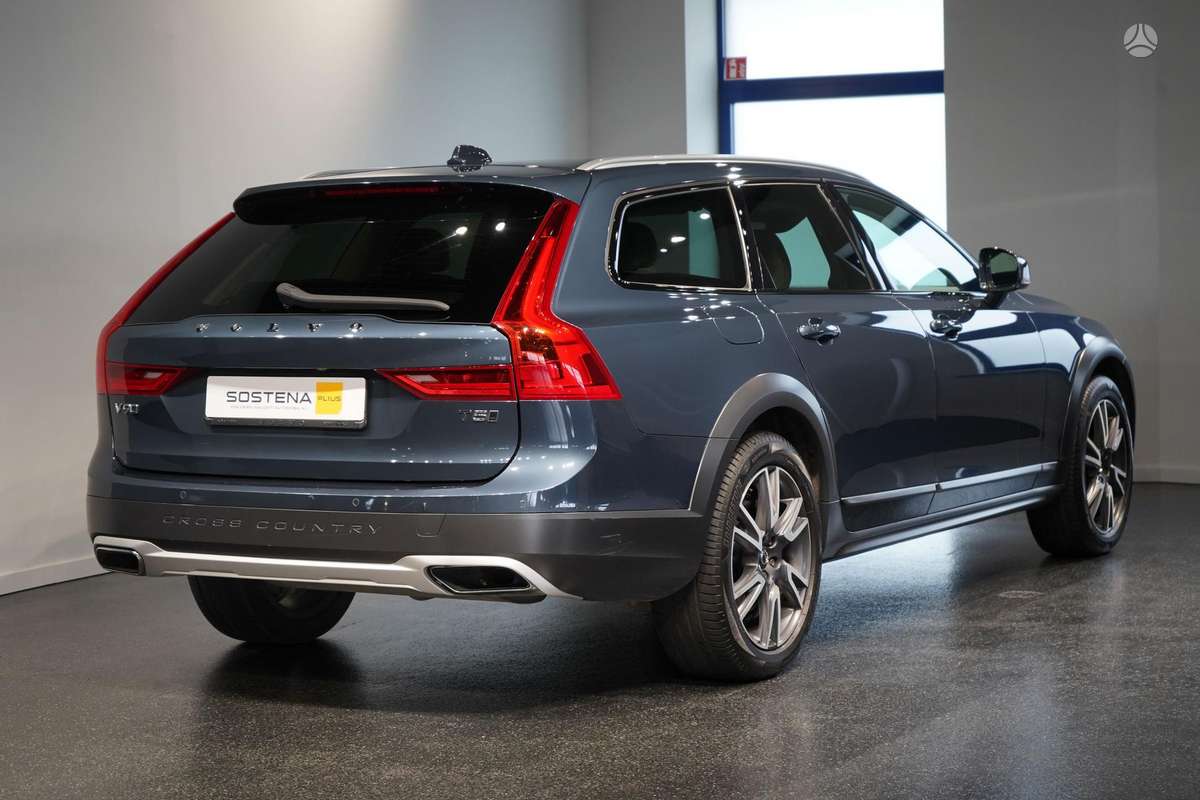 Volvo V90 Cross Country - 3