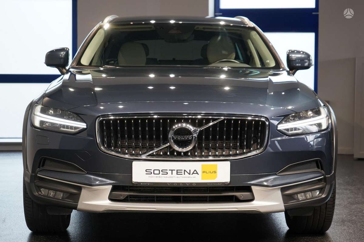 Volvo V90 Cross Country - 4