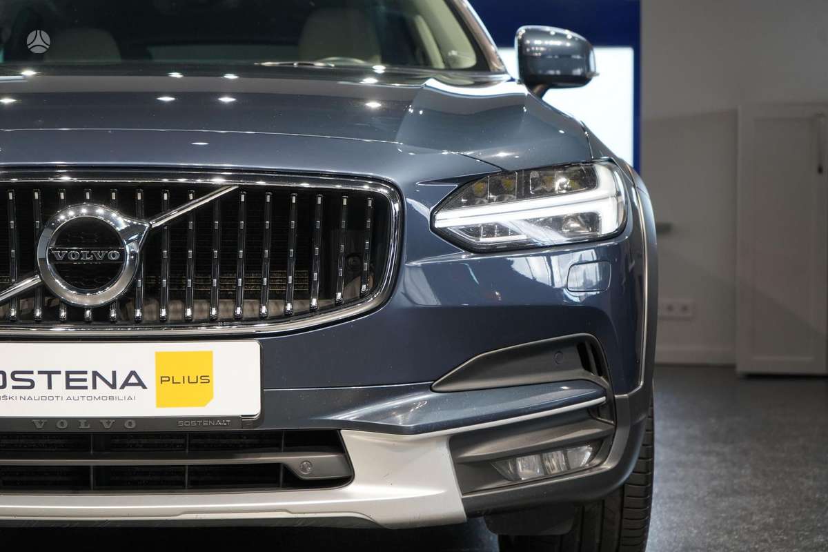 Volvo V90 Cross Country - 5