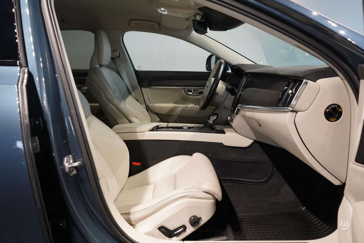 Volvo V90 Cross Country - 10