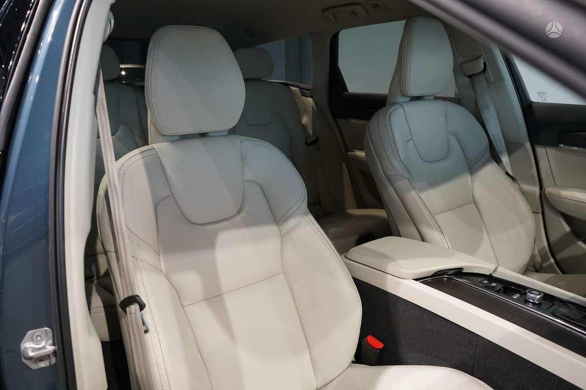 Volvo V90 Cross Country - 11