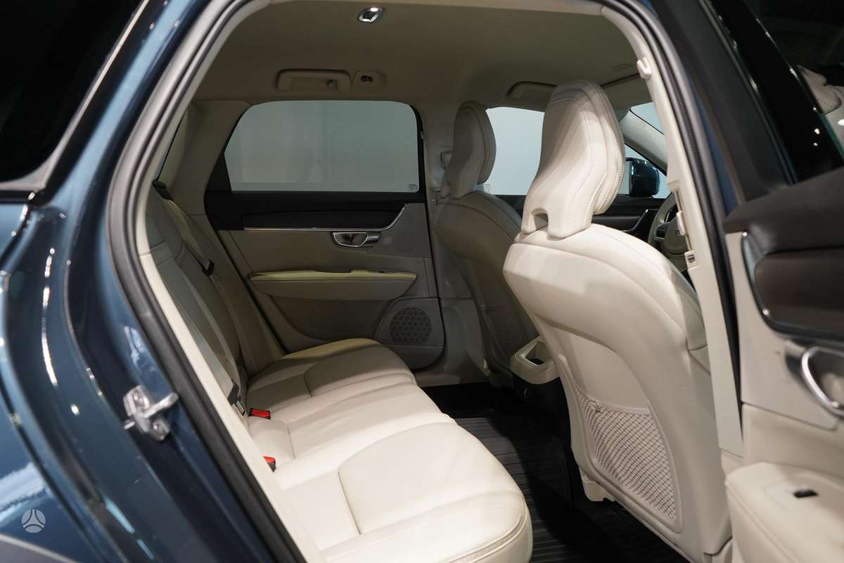 Volvo V90 Cross Country - 12