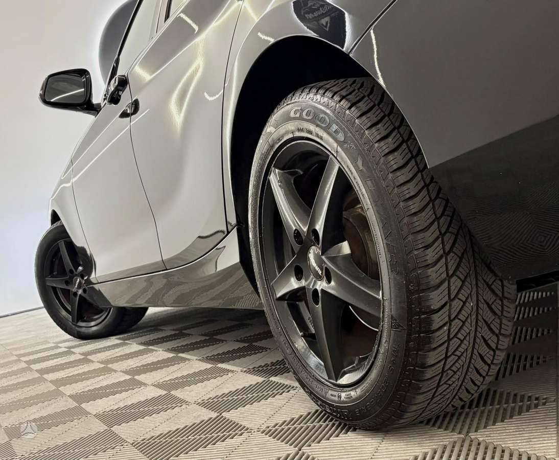BMW 120, 2.0 l., hatchback