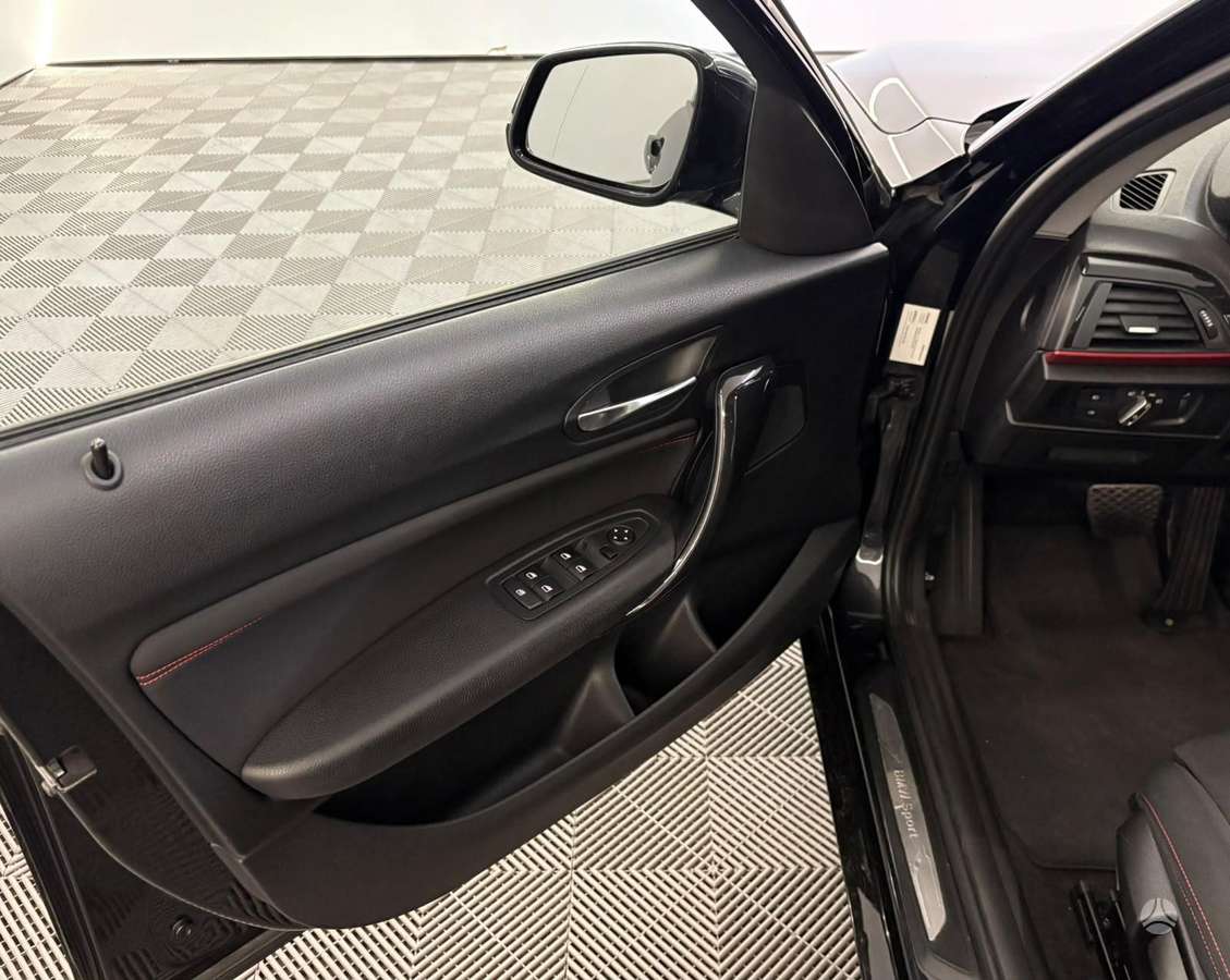 BMW 120, 2.0 l., hatchback