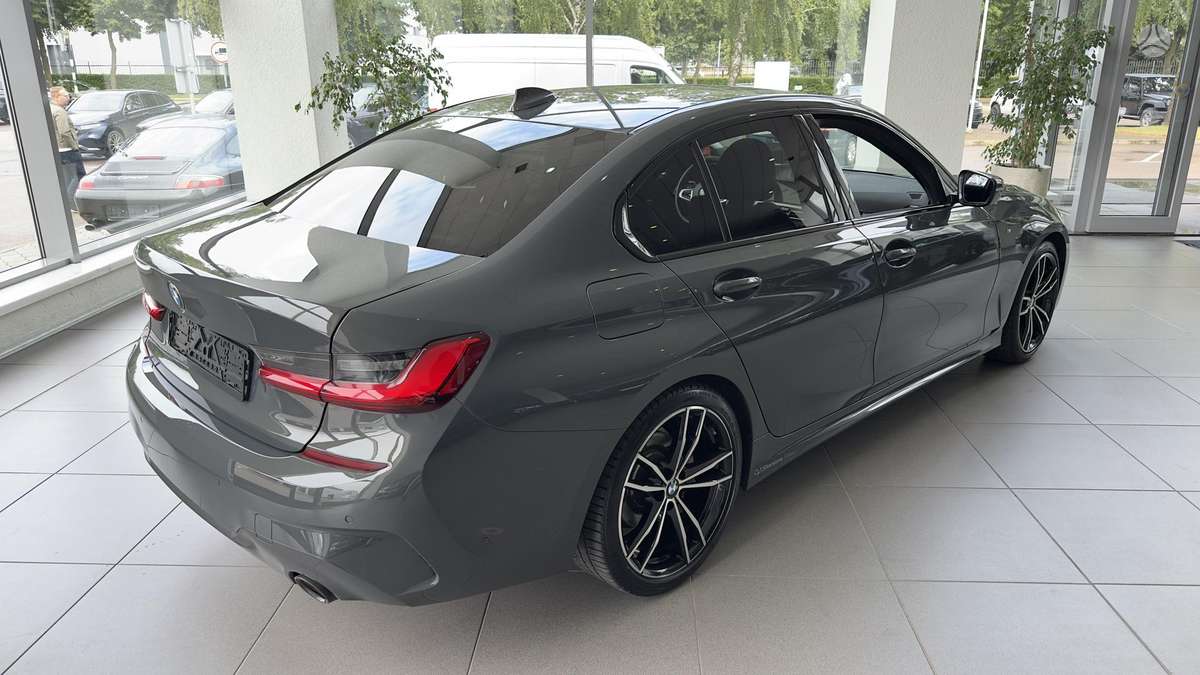 BMW 318, 2.0 l., Седан