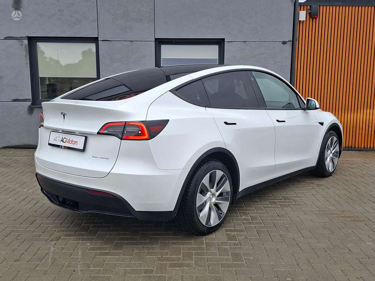Tesla Model Y - 5
