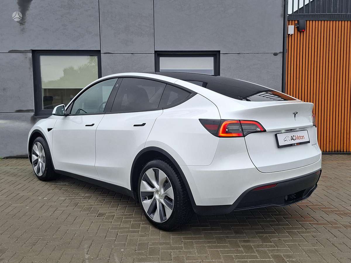 Tesla Model Y, 75 kWh, off-road / crossover