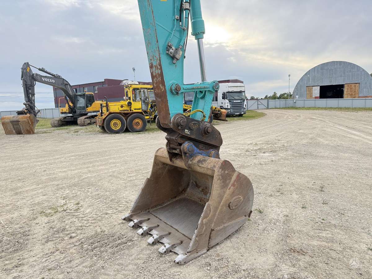 Kobelco SK 210 LC-9, ekskavatoriai