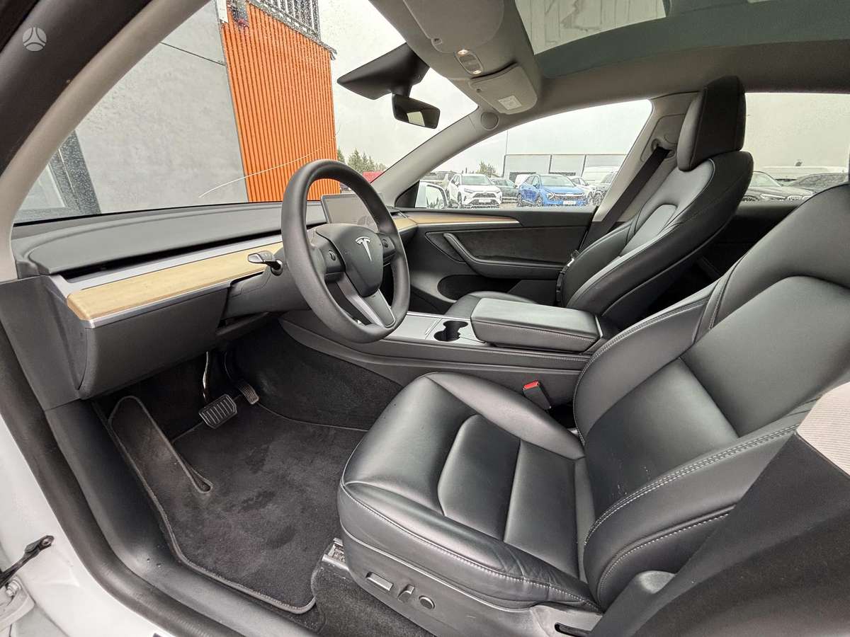 Tesla Model Y - 7