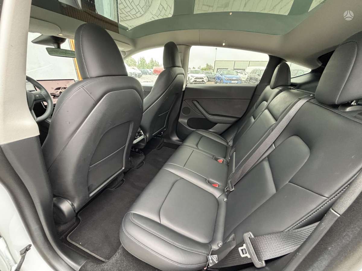 Tesla Model Y, 75 kWh, off-road / crossover