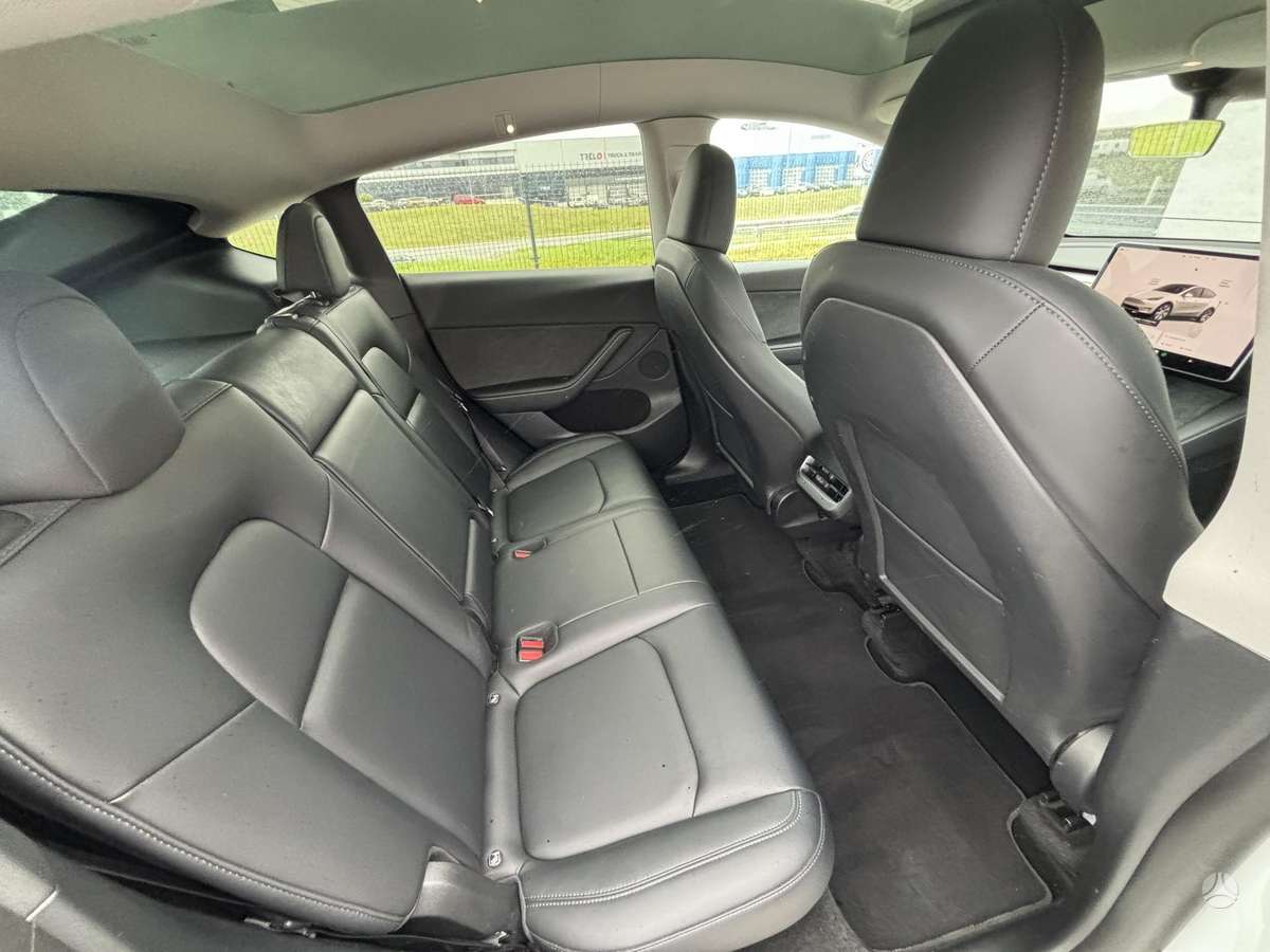 Tesla Model Y - 9