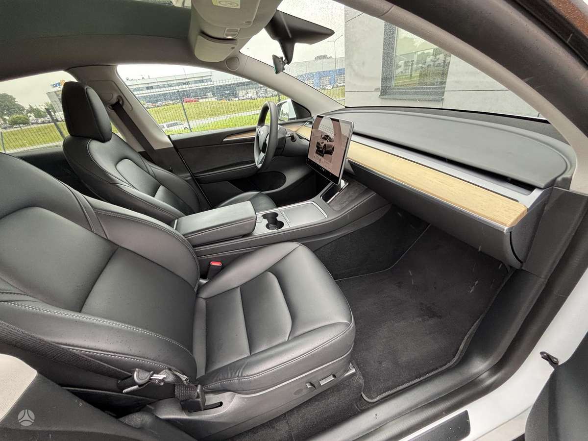 Tesla Model Y, 75 kWh, off-road / crossover