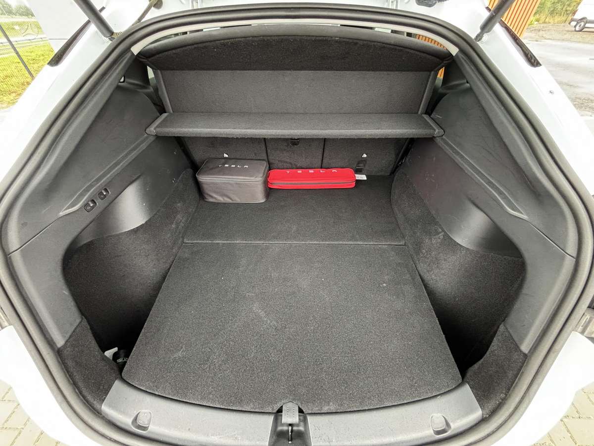 Tesla Model Y, 75 kWh, off-road / crossover