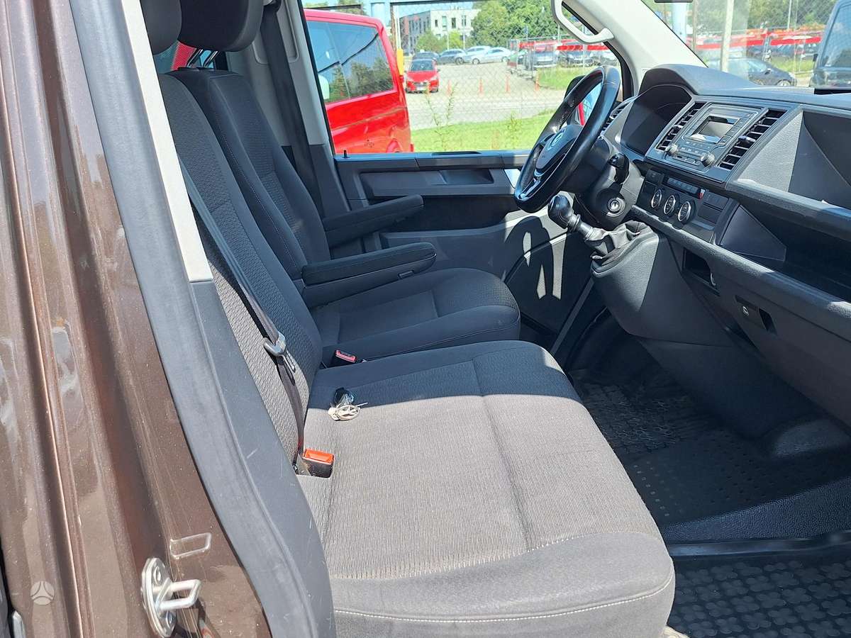 Volkswagen Caravelle - 7