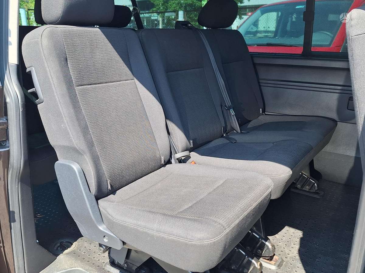 Volkswagen Caravelle - 8